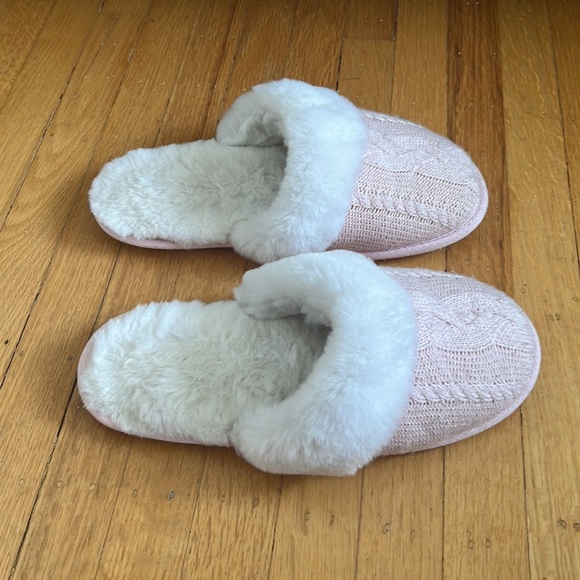 Victoria's Secret Pink Shoes Slippers - Picture 9 of 9